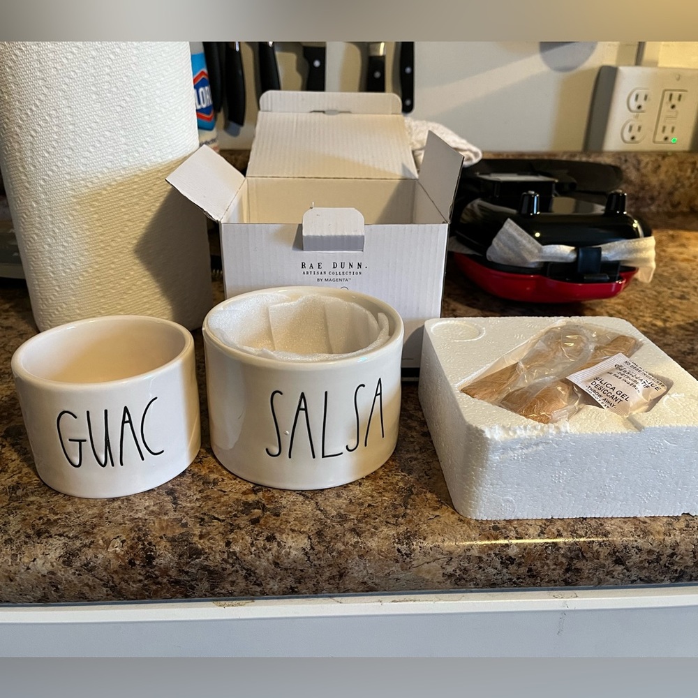 Rae Dunn Salsa and Guac set.